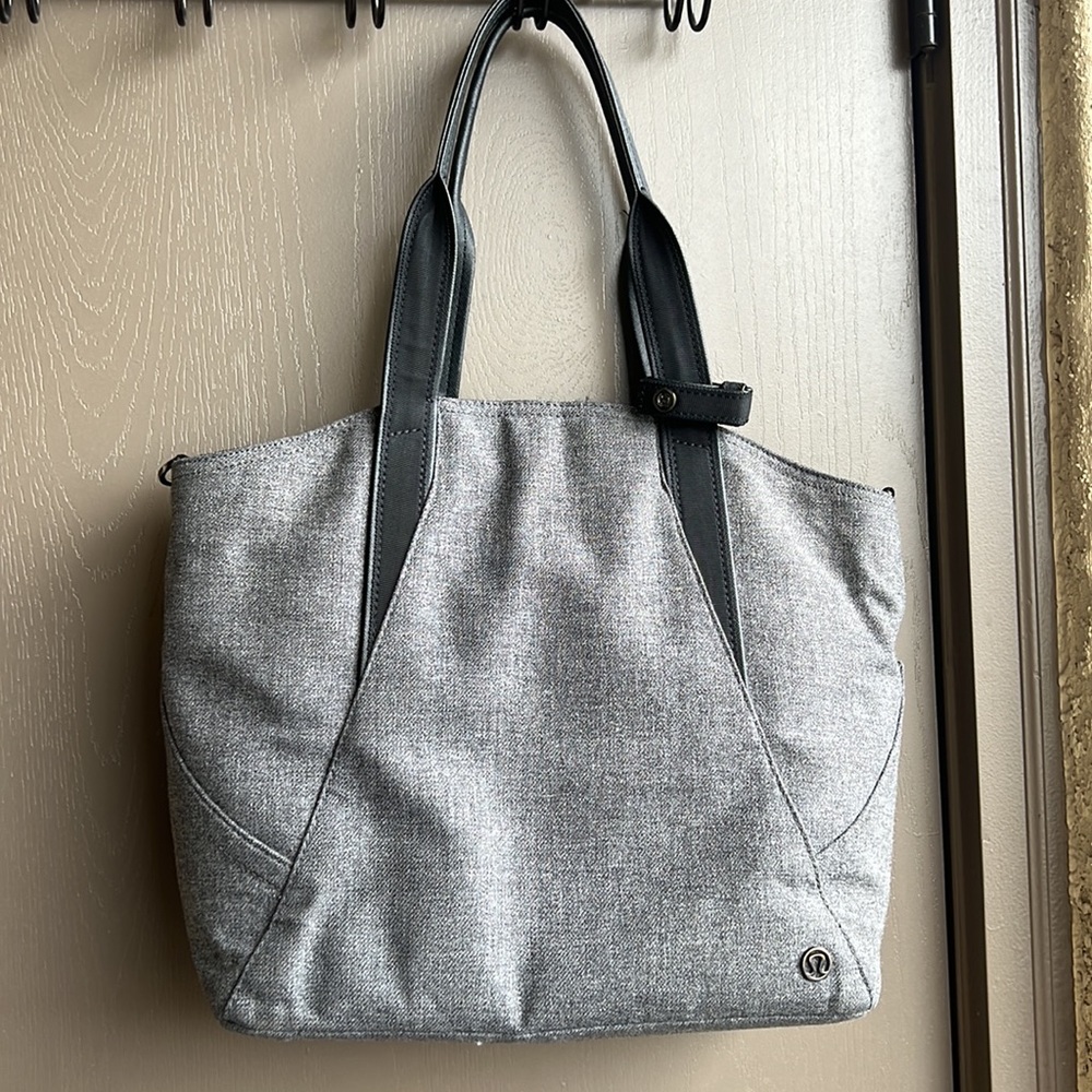 Lululemon tote